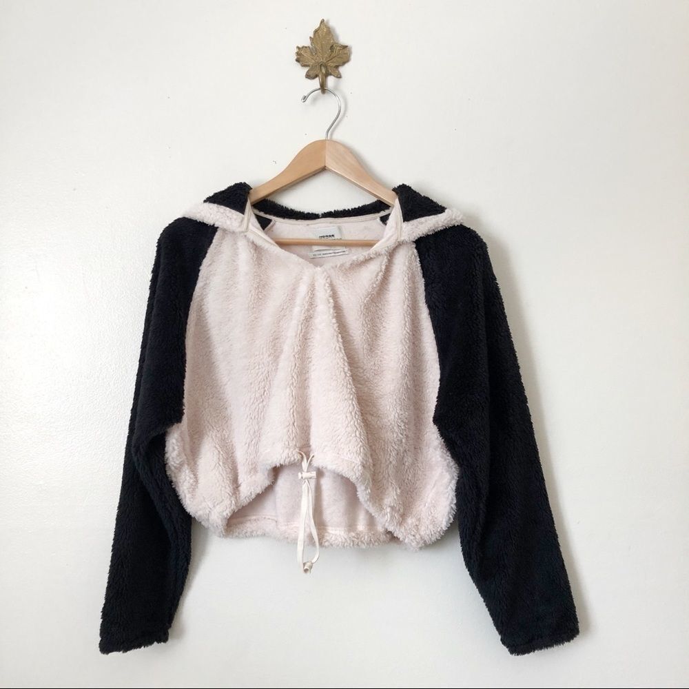 Urban Outfitters Cropped Hooded sweatshirt